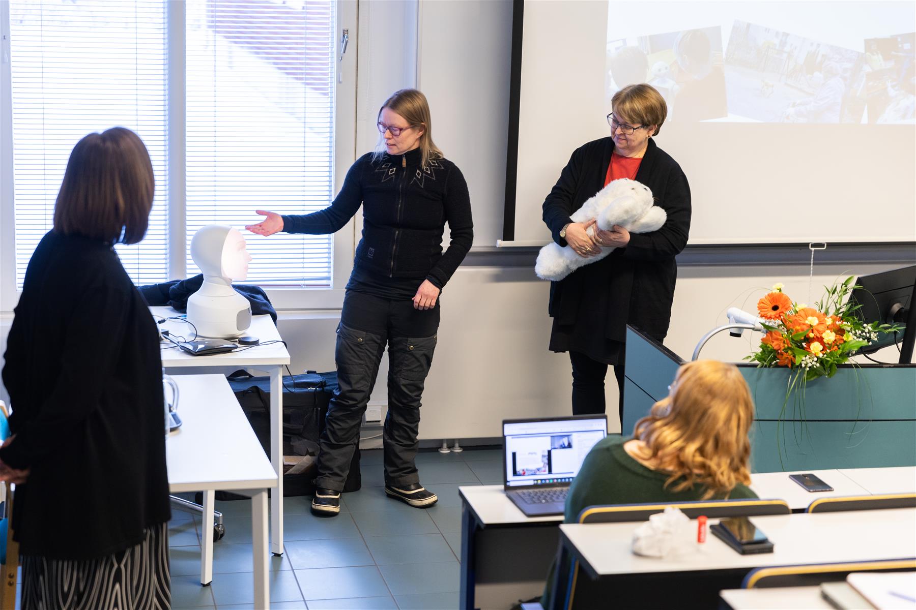 TUTKIMUSAGENDALLA_SENIORIT_01.JPG