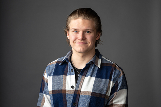 Kide_2_2023_kolmetarinaa_viljo.jpg
