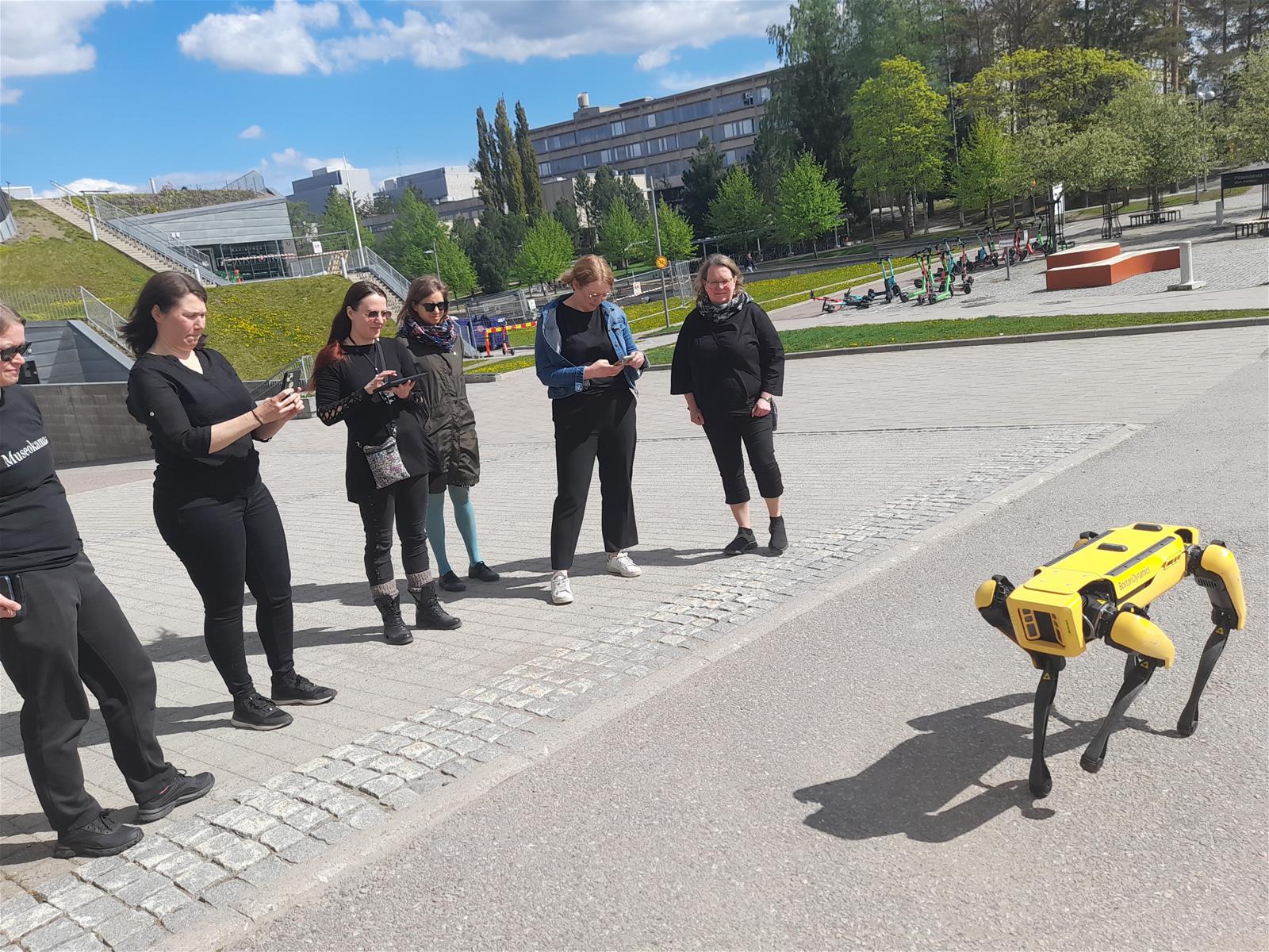 Tiimi ja spot.jpg